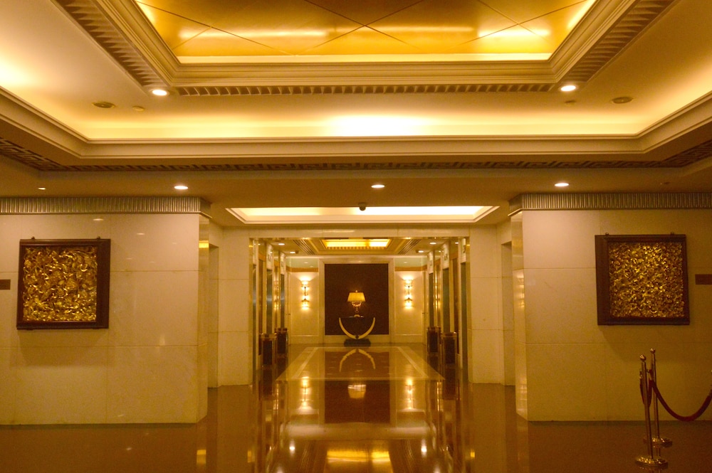 Guangdong Hotel (Sun Yat-sen Memorial Hall Station) 14/73