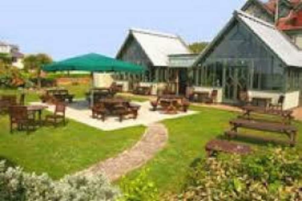 Spy Glass & Kettle Hotel 34/41