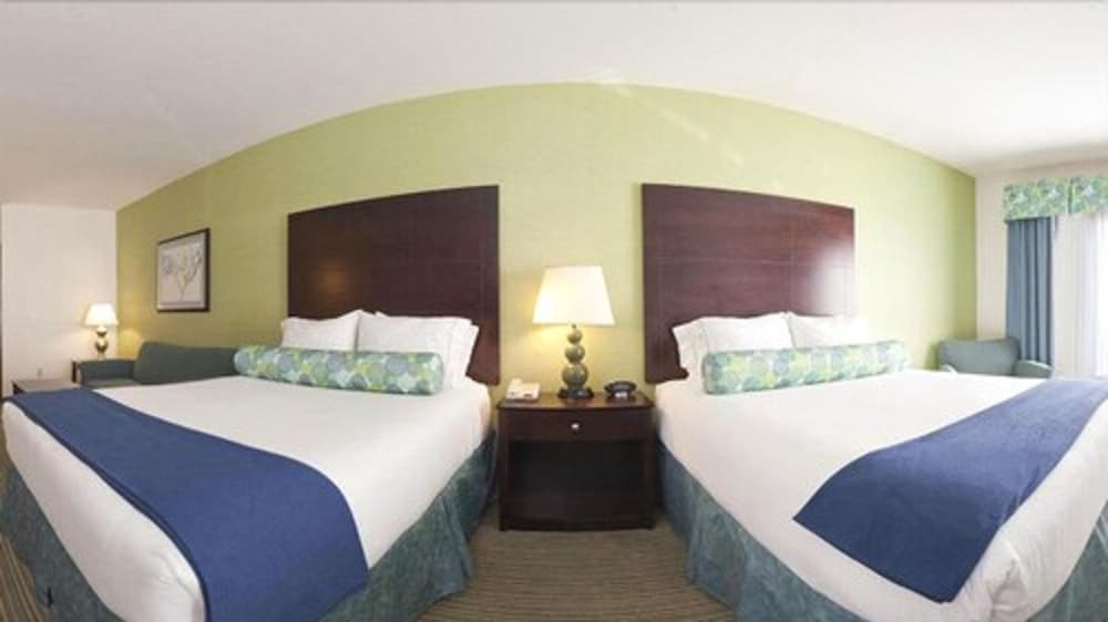 Holiday Inn Express Suites Graham 25/50