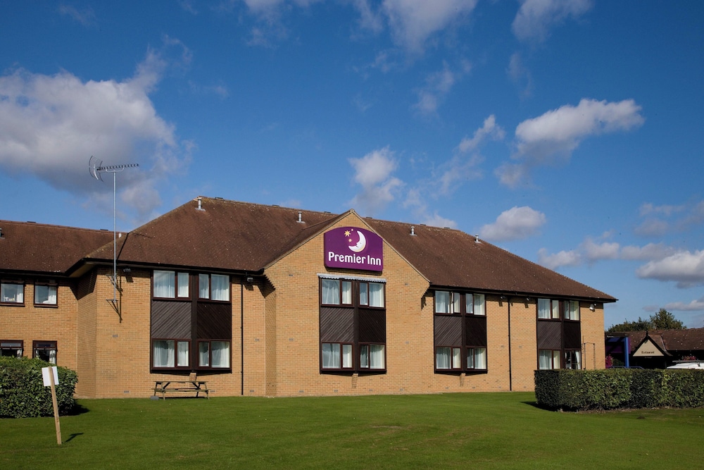 Premier Inn Northampton West (Harpole) 40/44