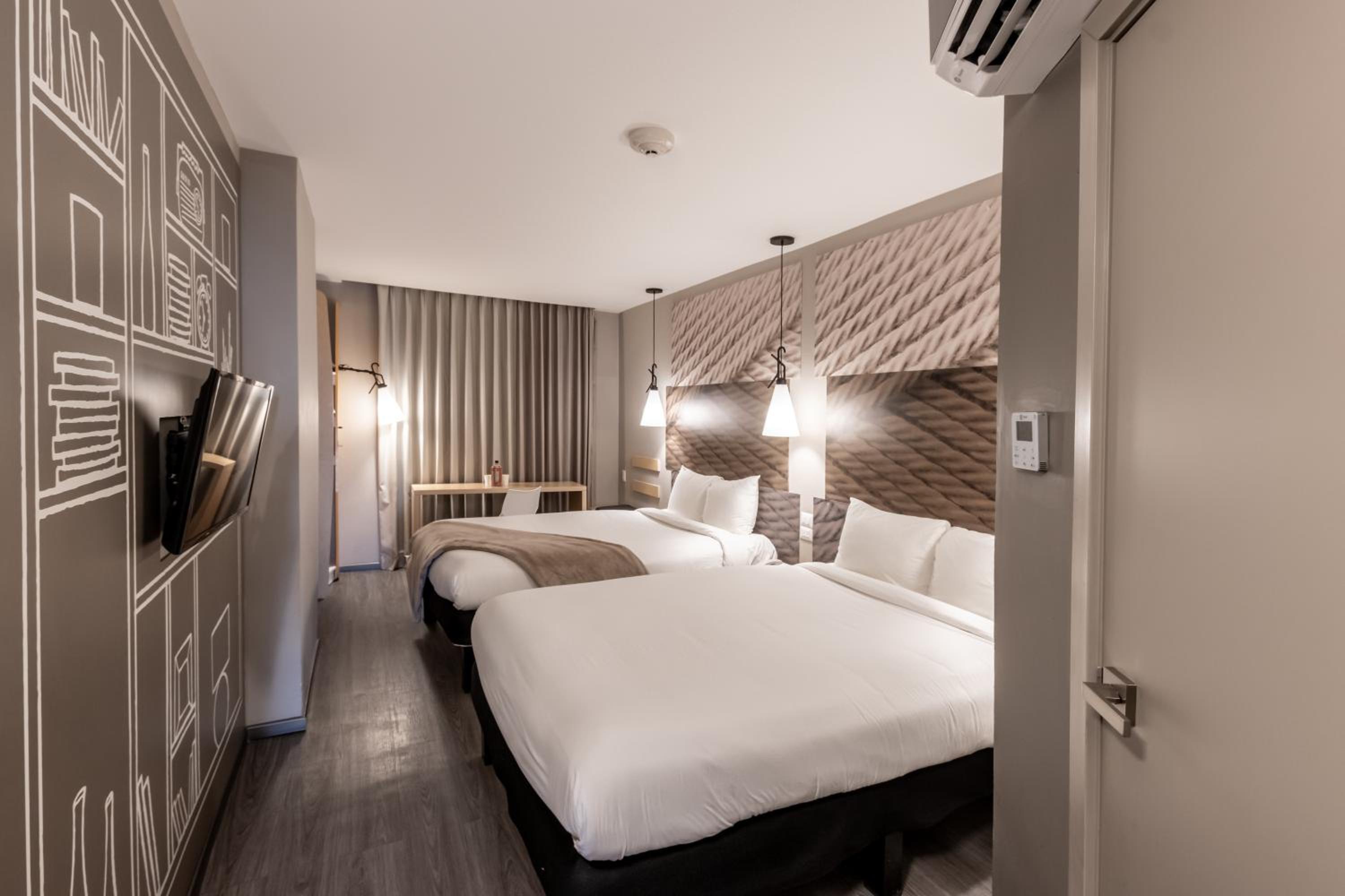 Standard, 2 Double Beds, Ibis Tijuana 5/7