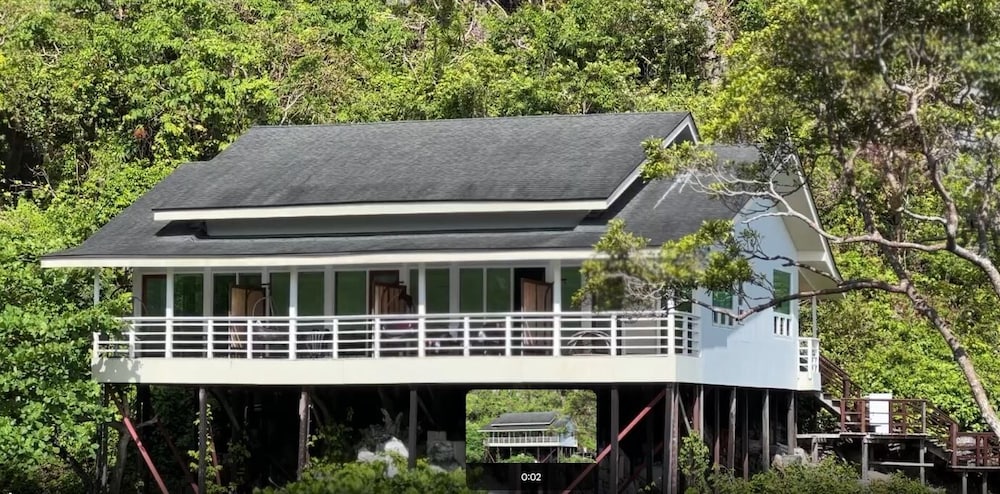 Matinloc Resort 6/68