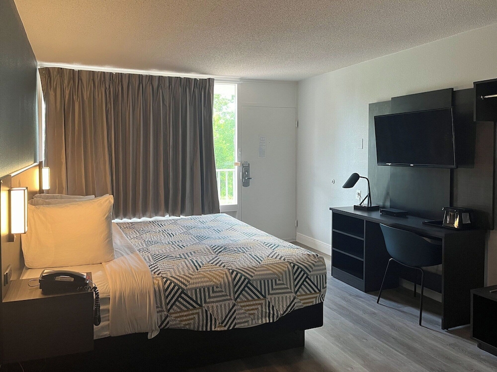 Studio6 Hammond, LA – I12 – I55 24/49