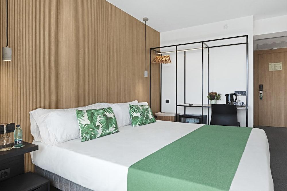 Room, Single, King Bed, Pool View