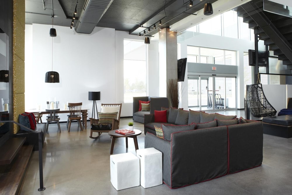 Alt Hotel Toronto Airport 25/40