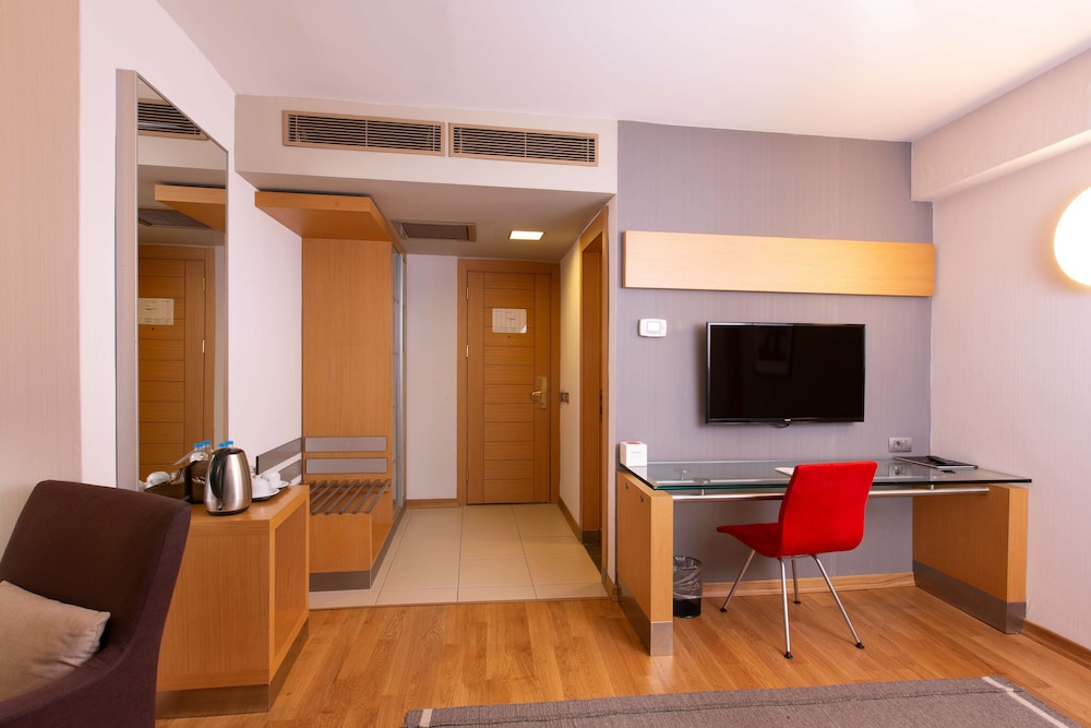 Nippon Hotel 32/55