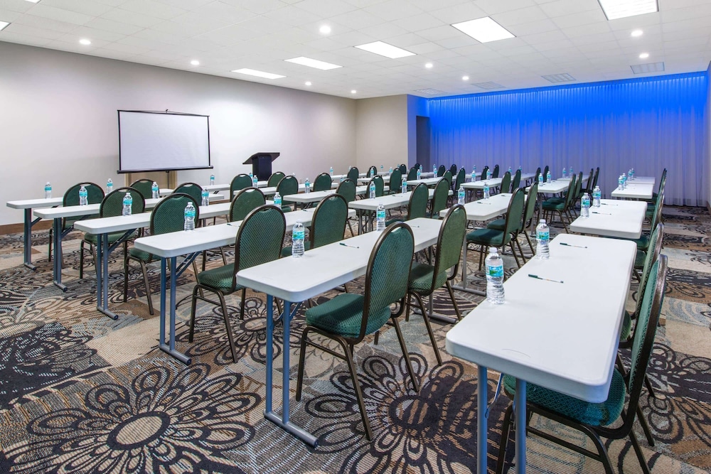 La Quinta Inn By Wyndham Clearwater Central 44/52