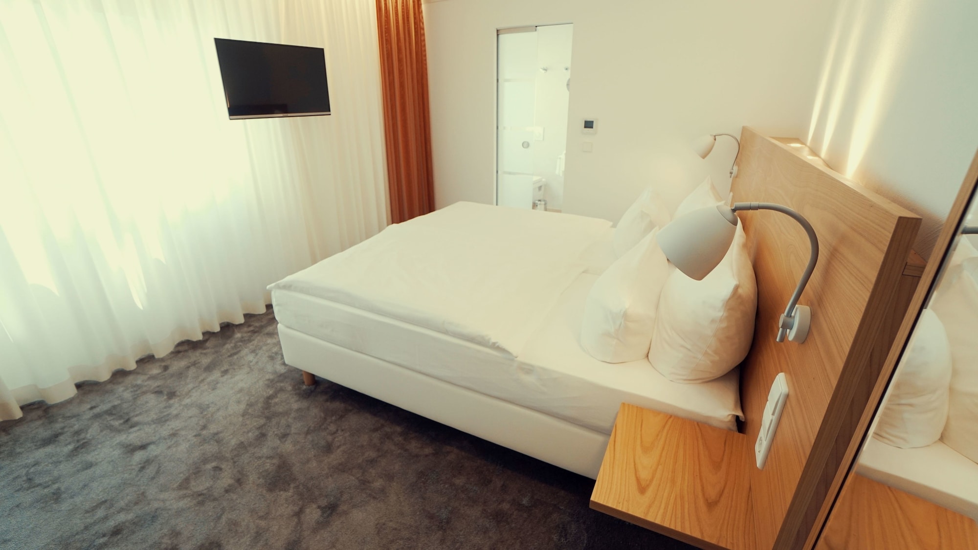 غرفة ديلوكس بسرير كينج، Hotel Adler Asperg 3/8