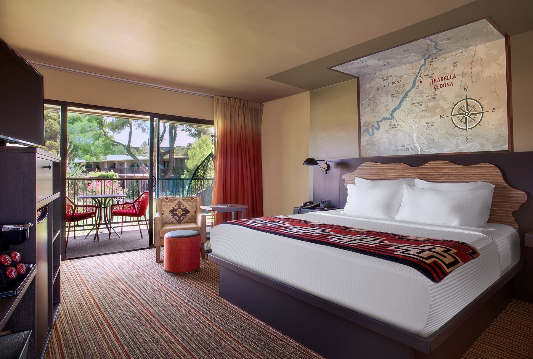 COURTYARD, PREMIUM, KING BED, MOUNTAIN VIEW