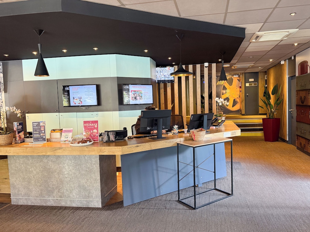 IBIS NIMES OUEST 12/67