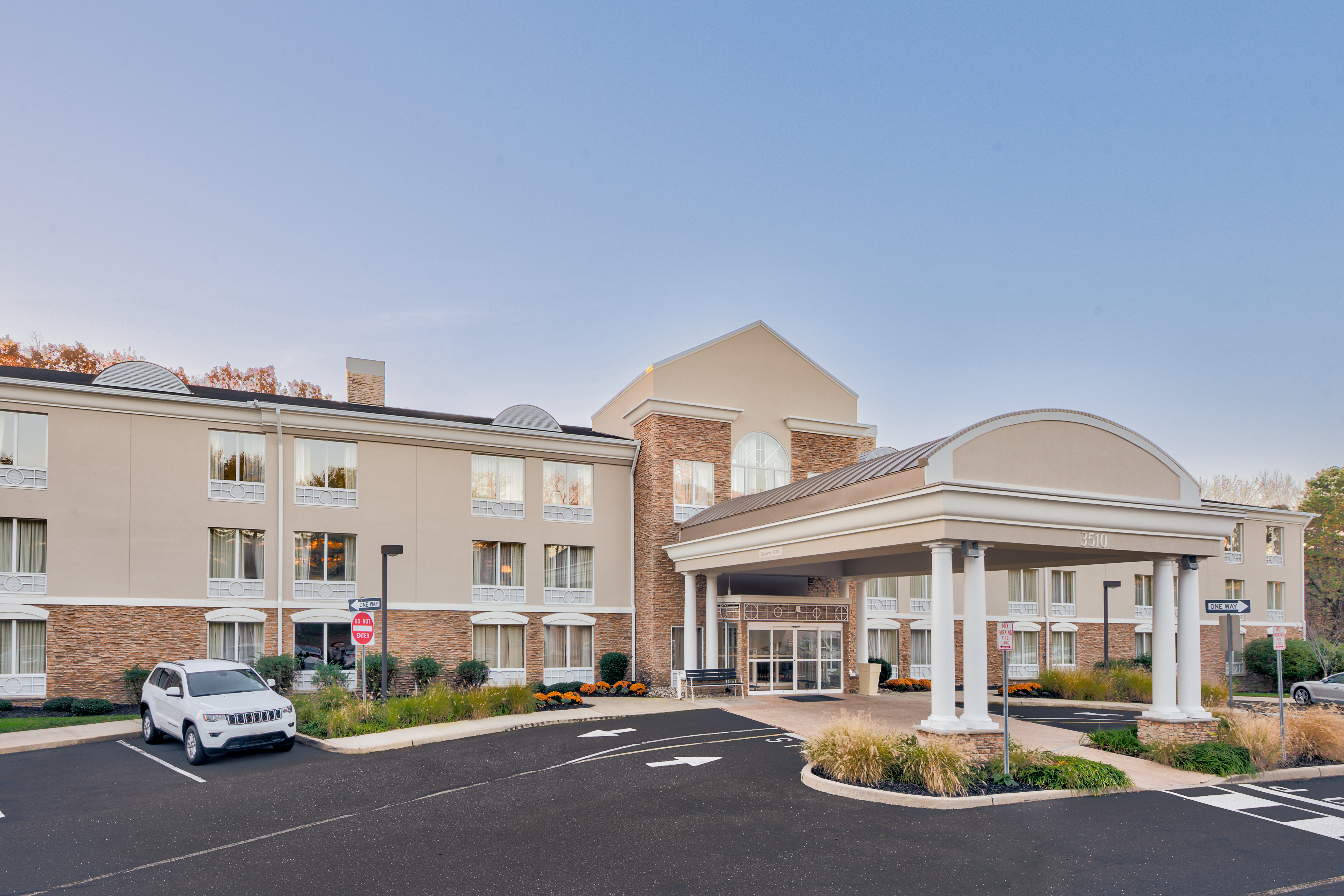 Holiday Inn Express Neptune 75/80