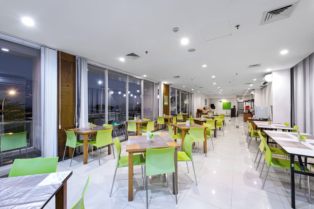 Whiz Prime Hotel Megamas Manado 32/42