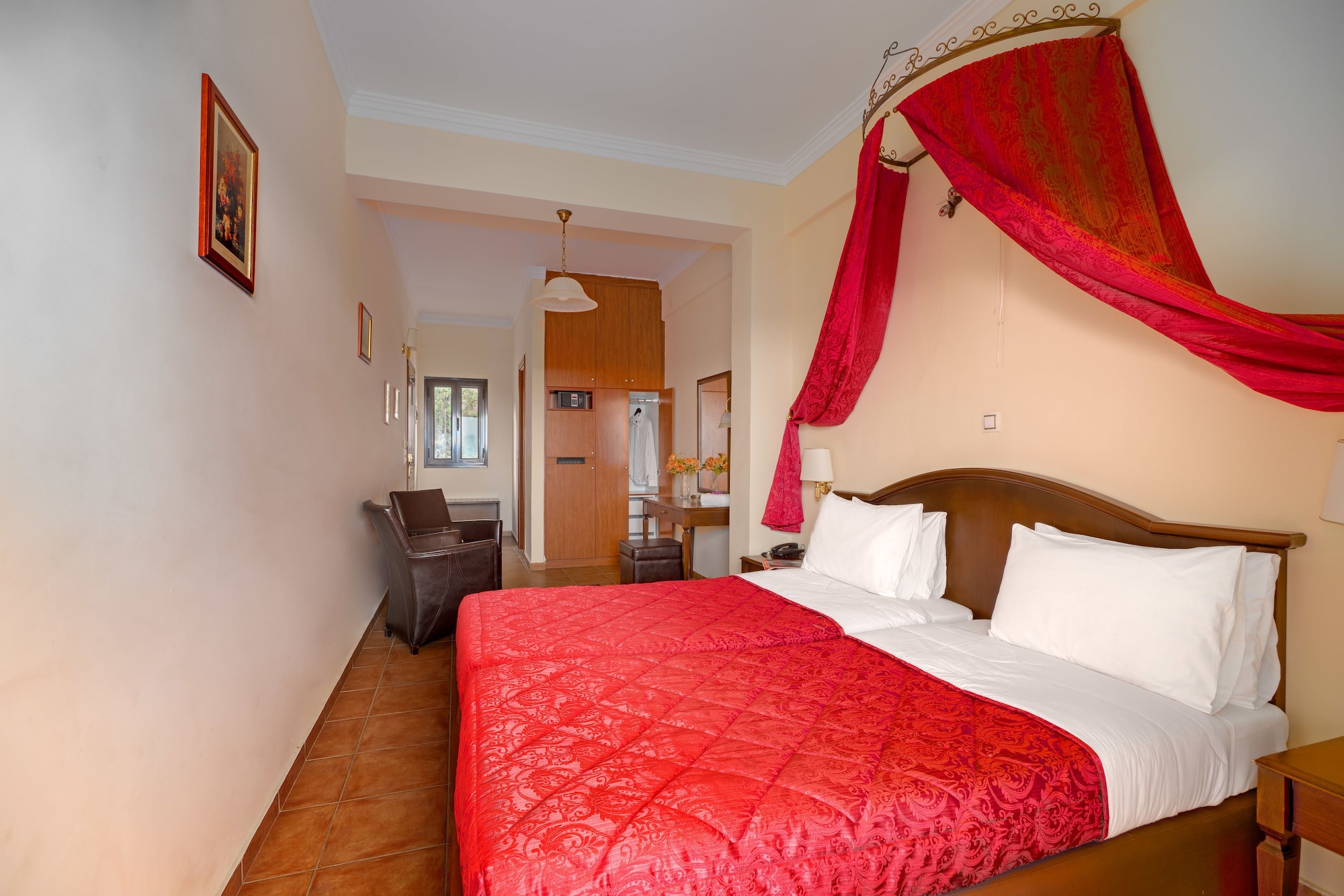 LUXURY, TWIN BEDS, PANORAMIC VIEW