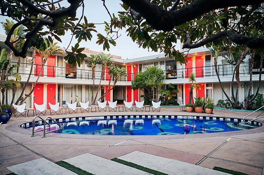 Phoenix Hotel 89/89