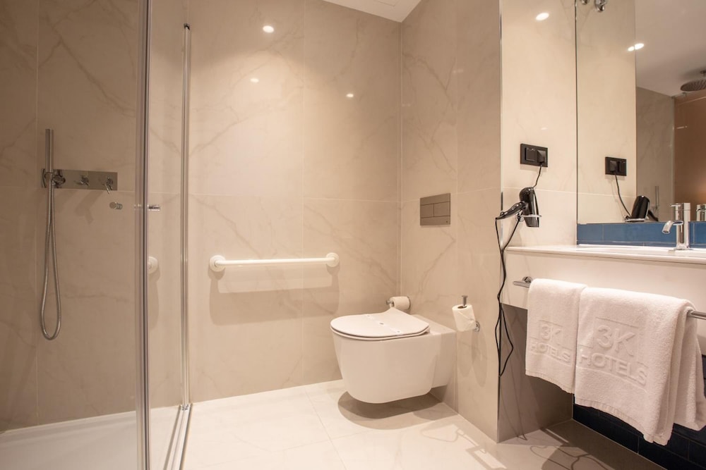 Hotel 3K Porto Aeroporto 10/53