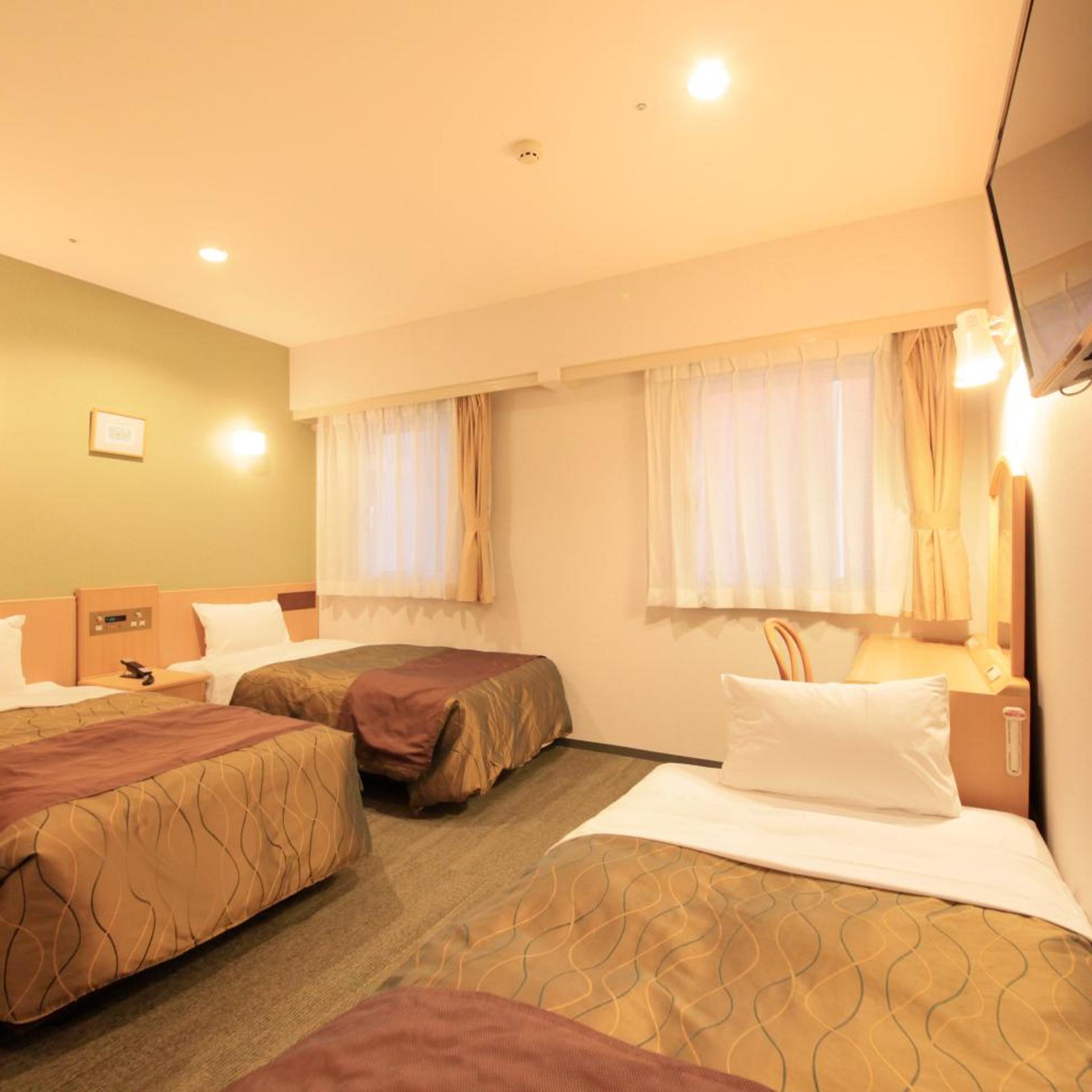 ROOM, TRIPLE