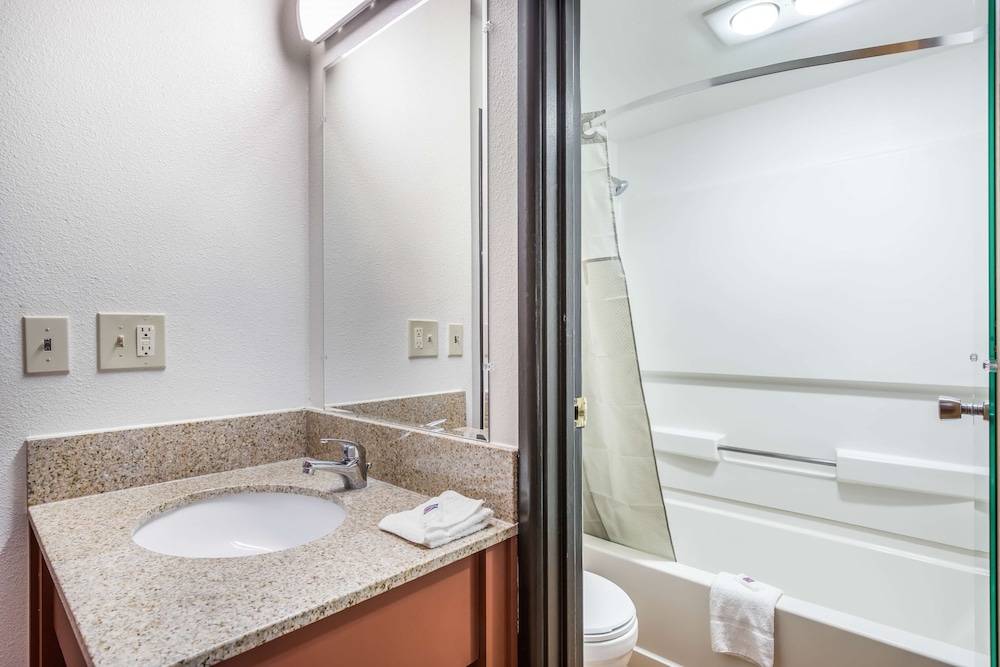 Motel6 Madison, WI - East 52/55
