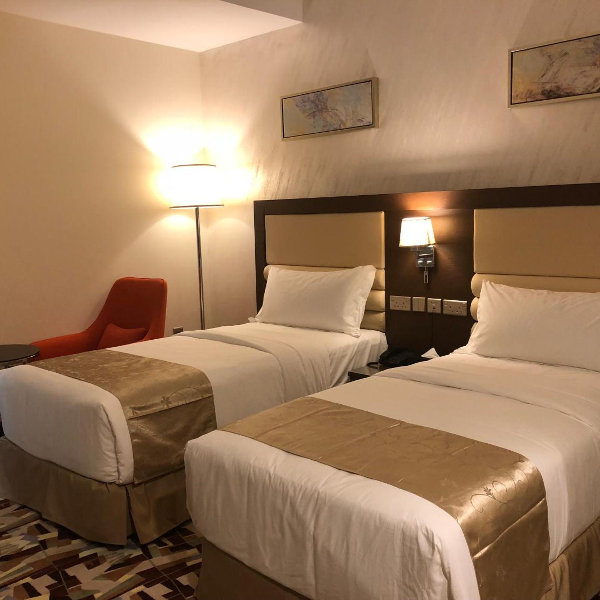 DELUXE, TWIN BEDS