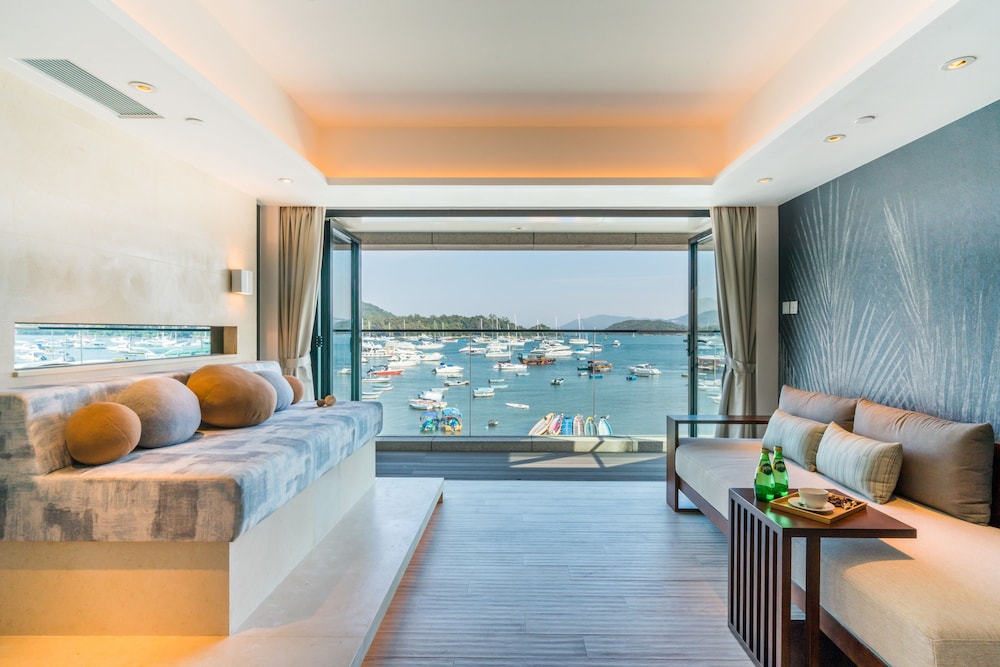 The Pier Hotel 23/69