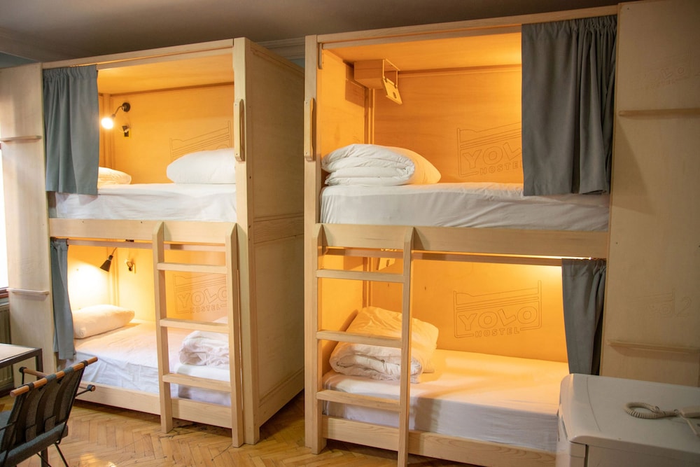 MIXED DORM, DELUXE, MULTIPLE BEDS, GARDEN VIEW