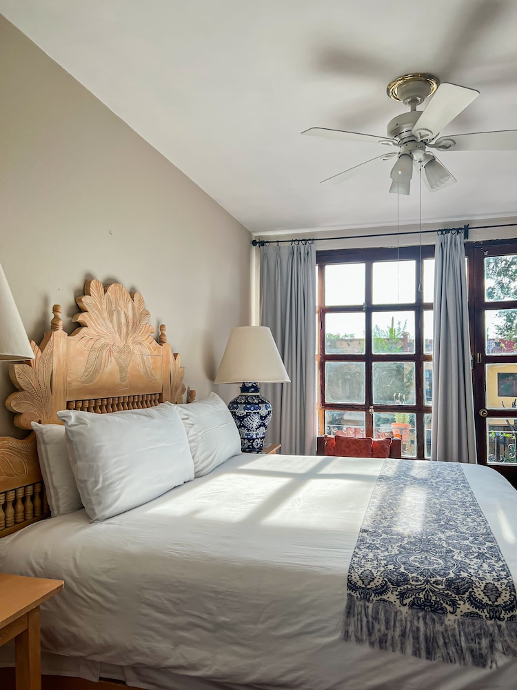 STANDARD, KING BED