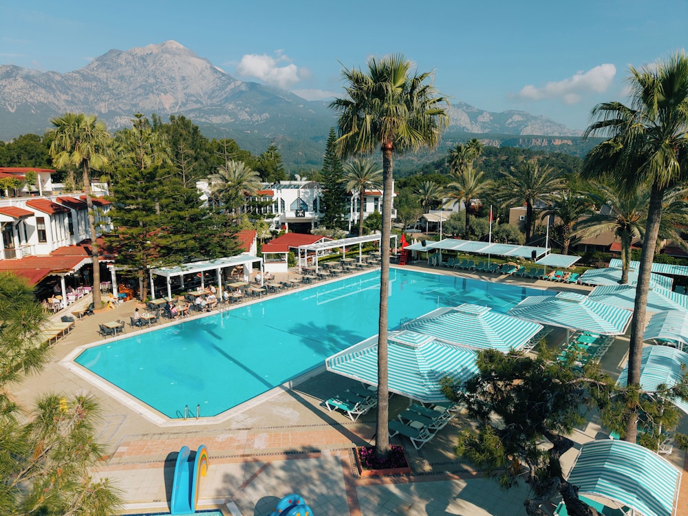 Pirates Beach Club All Inclusive 27/48