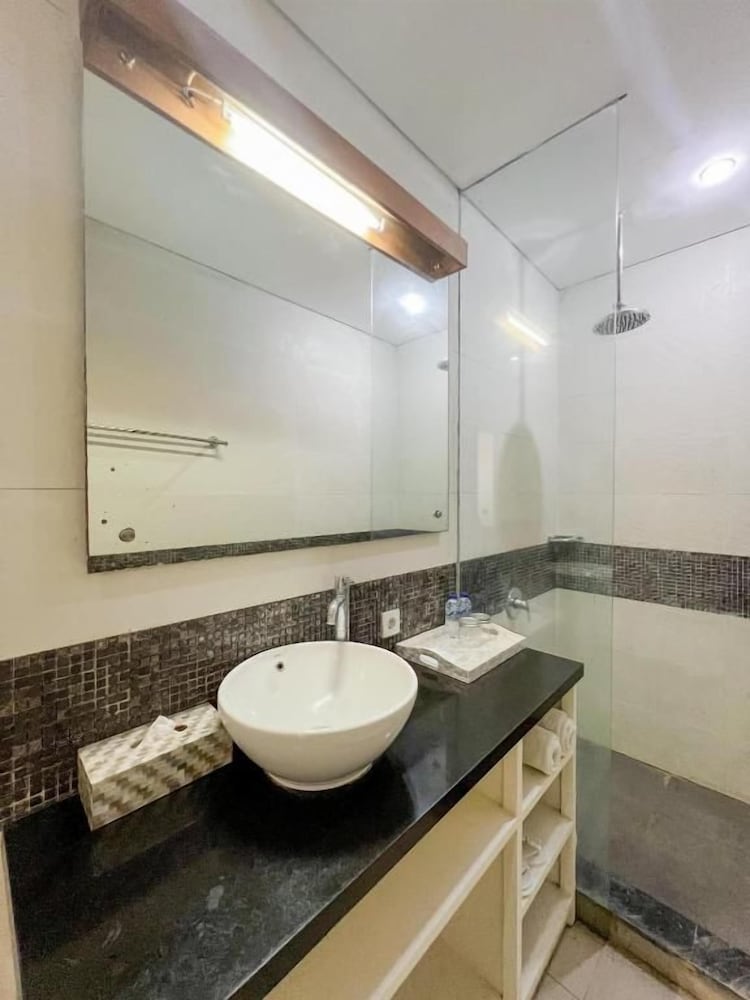Apple Suite Apartment 50/56