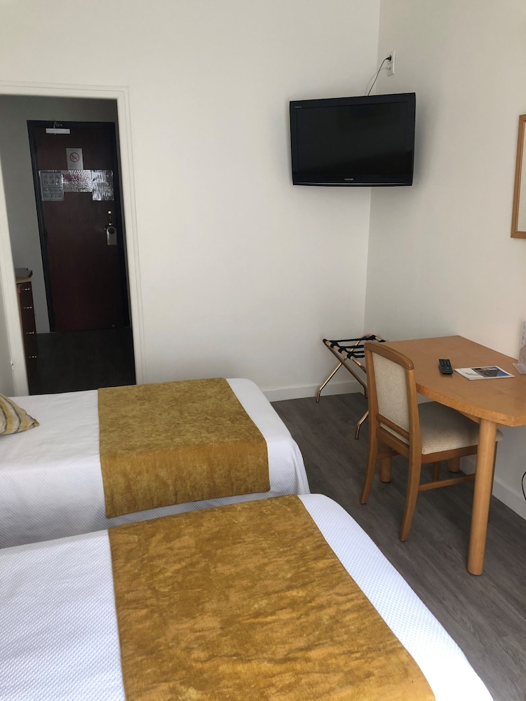 Hotel Busby 39/76