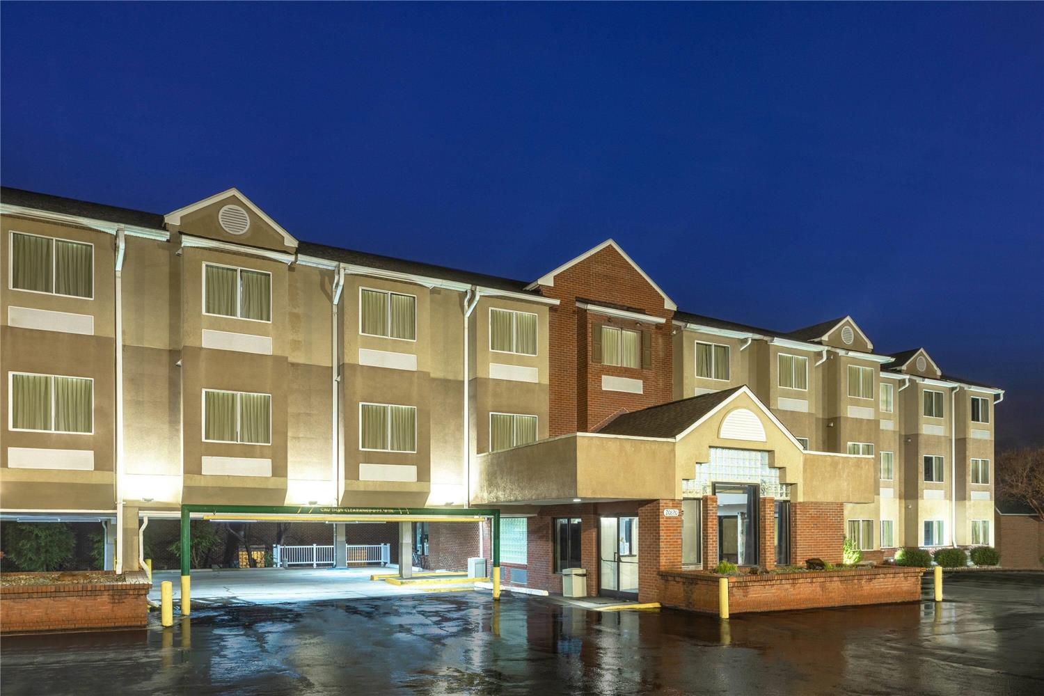 Microtel Inn Suites By Wyndham Cornelius Lake Norman 18/23