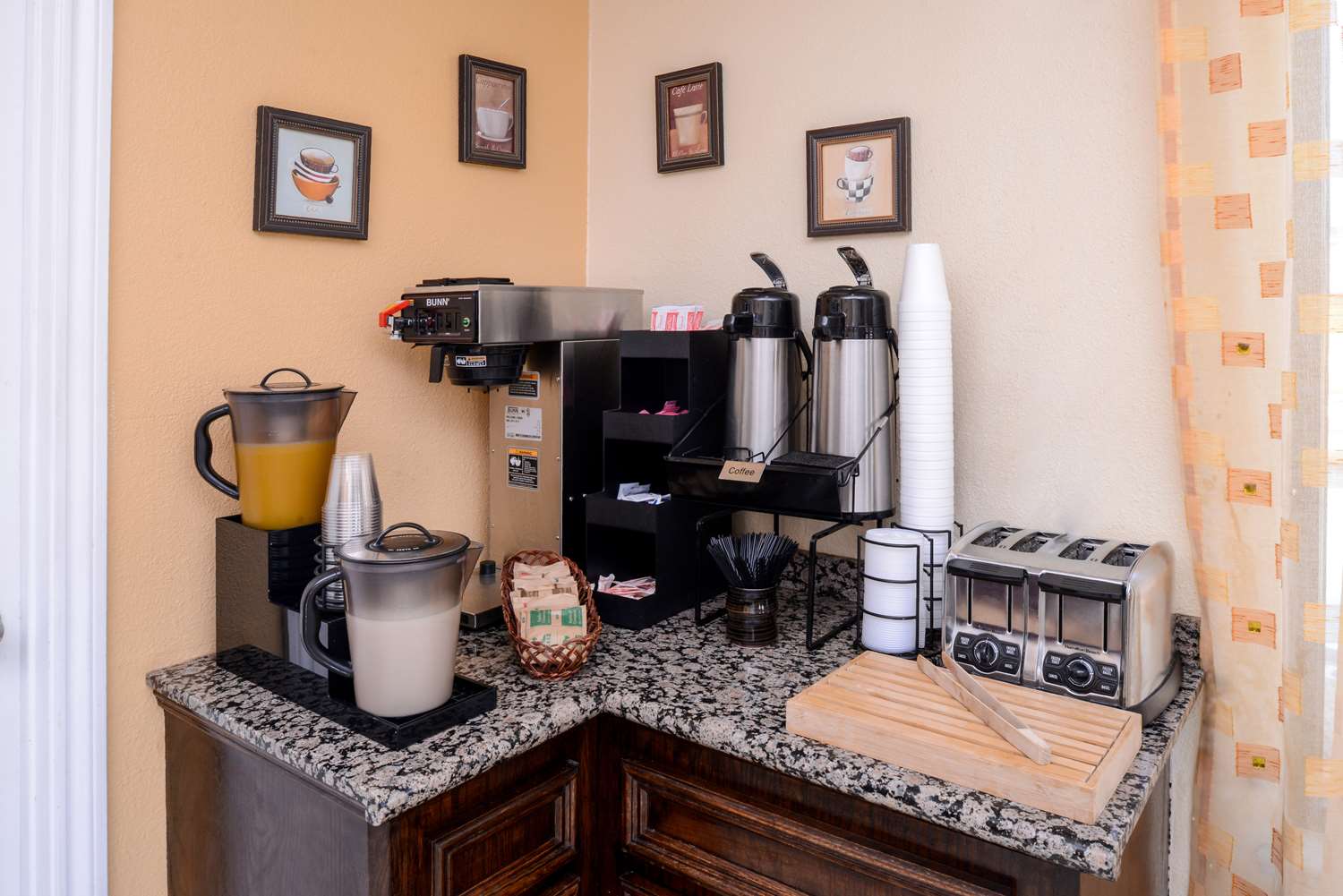 Americas Best Value Inn & Suites Waller Prairie View 26/38