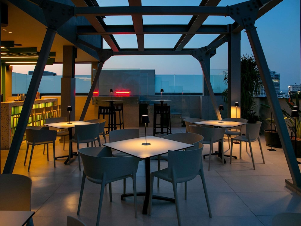 Mercure Larnaca Finikoudes Beach 49/60