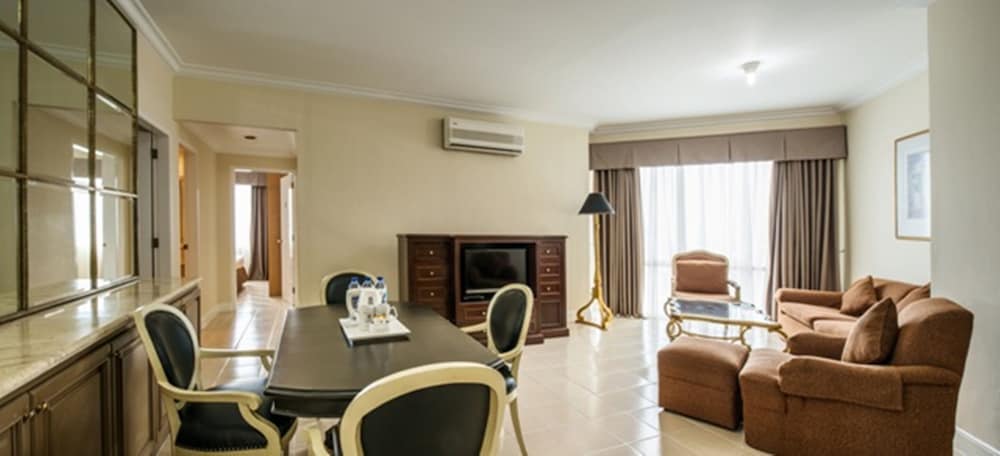 Batavia Apartments Hotel Service Residences 35/52