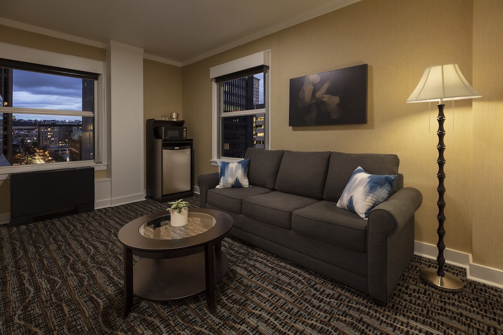 Executive Hotel Pacific 34/50