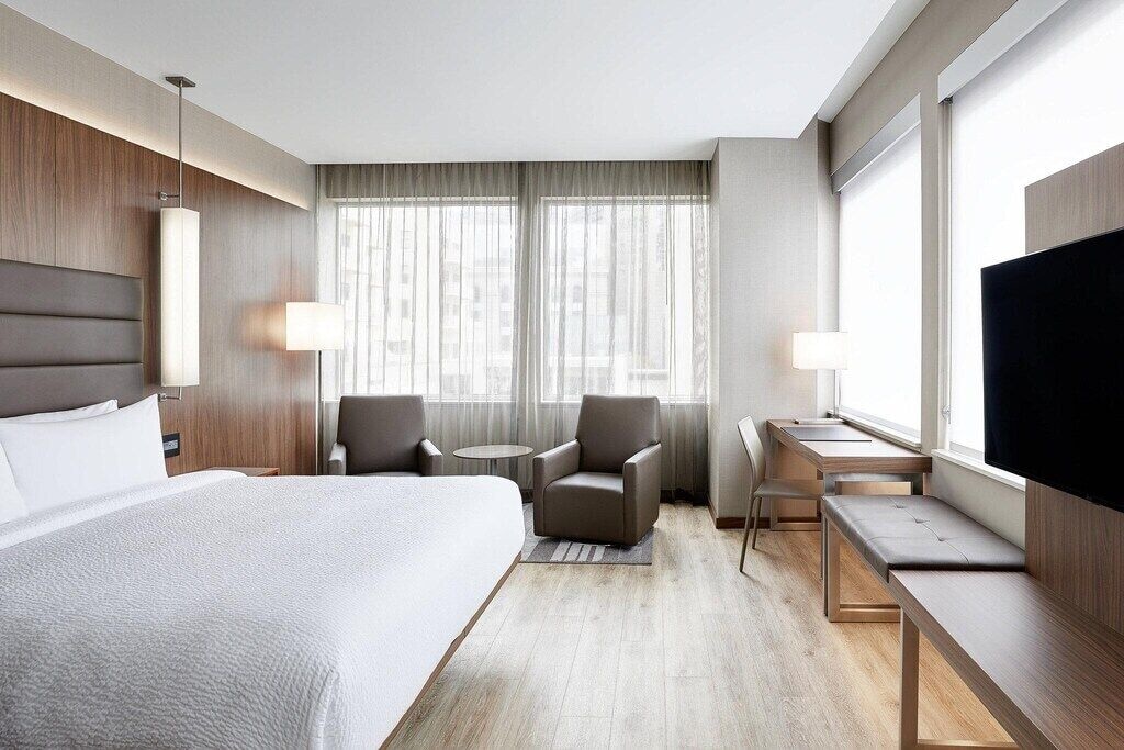 Room, King Bed, Pool View, Sofa