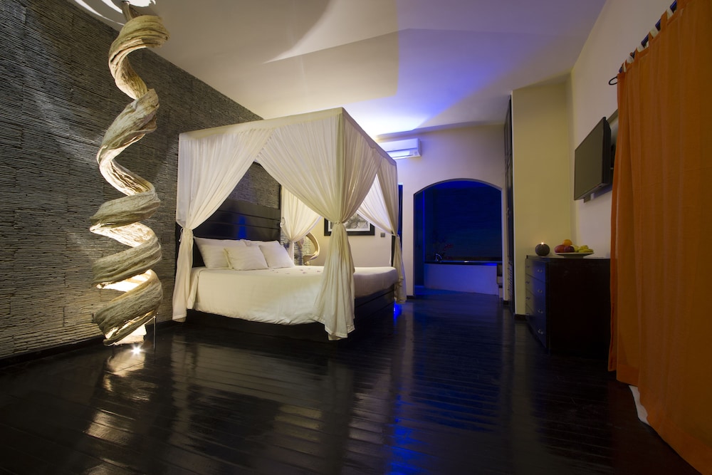 The Rhino Resort Hotel Spa 12/48