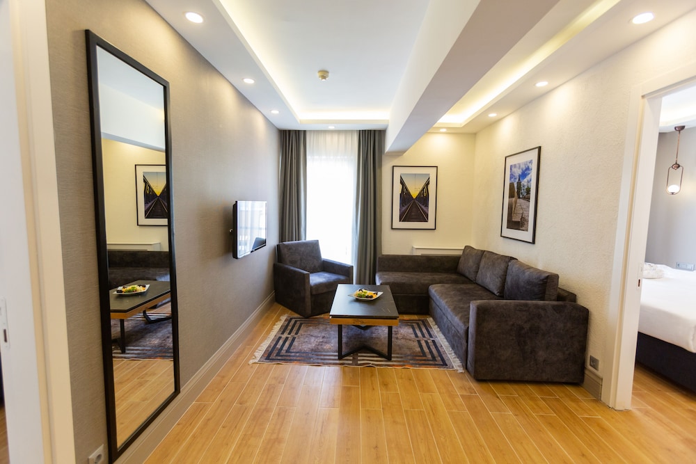 Alan Suites 29/50