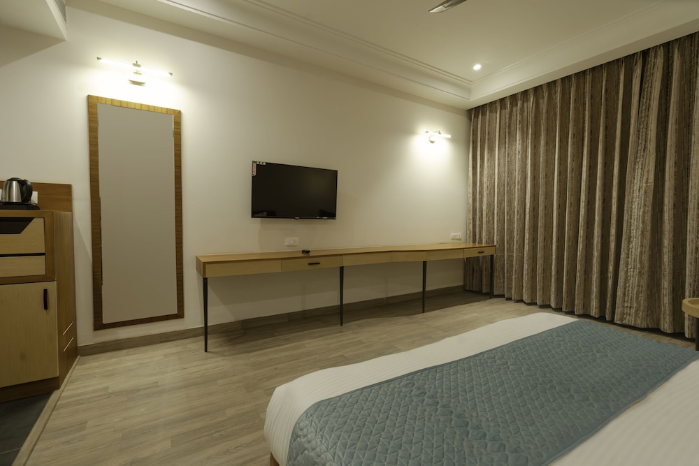 Excel Hotels & Resorts Corbett 33/49