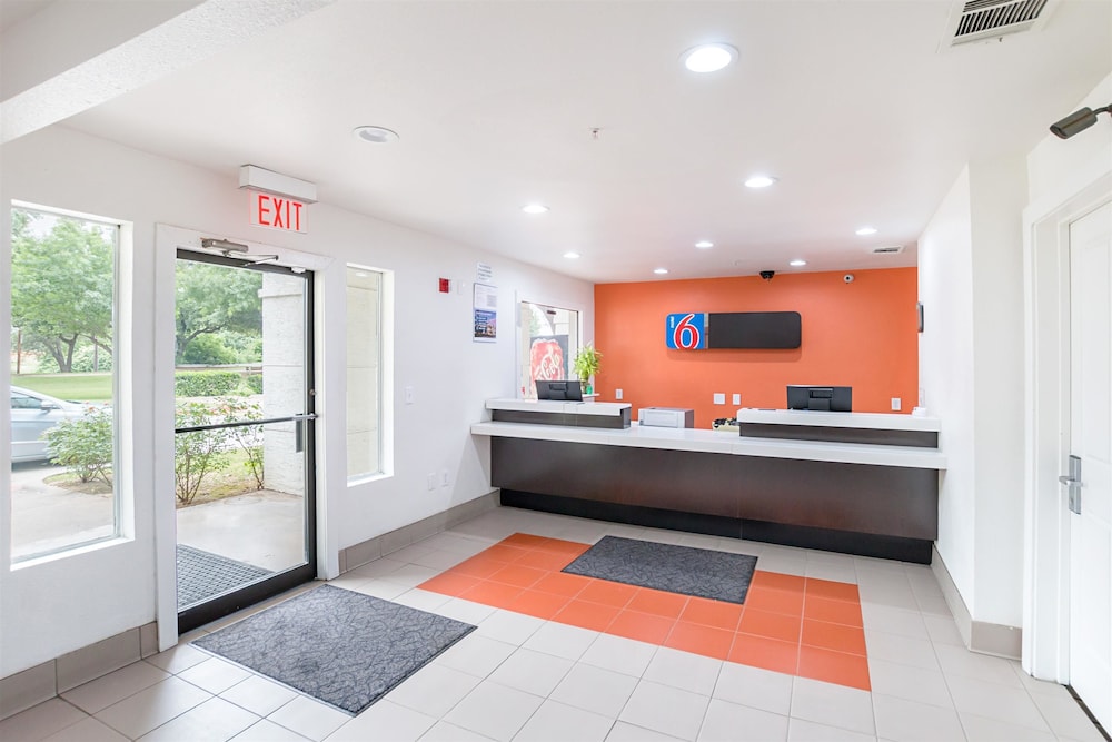 Motel6 Grand Prairie, TX - Near Six Flags Drive 6/44