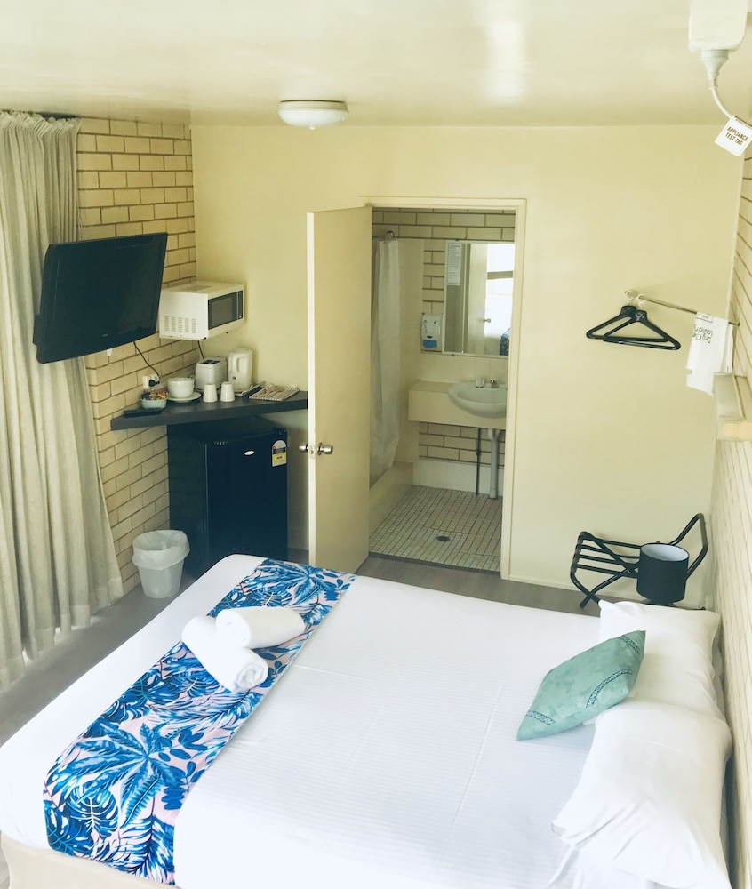 TROPICAL GATEWAY MOTOR INN 14/62