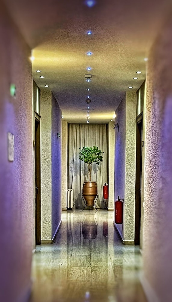 Nidimos Hotel 8/50