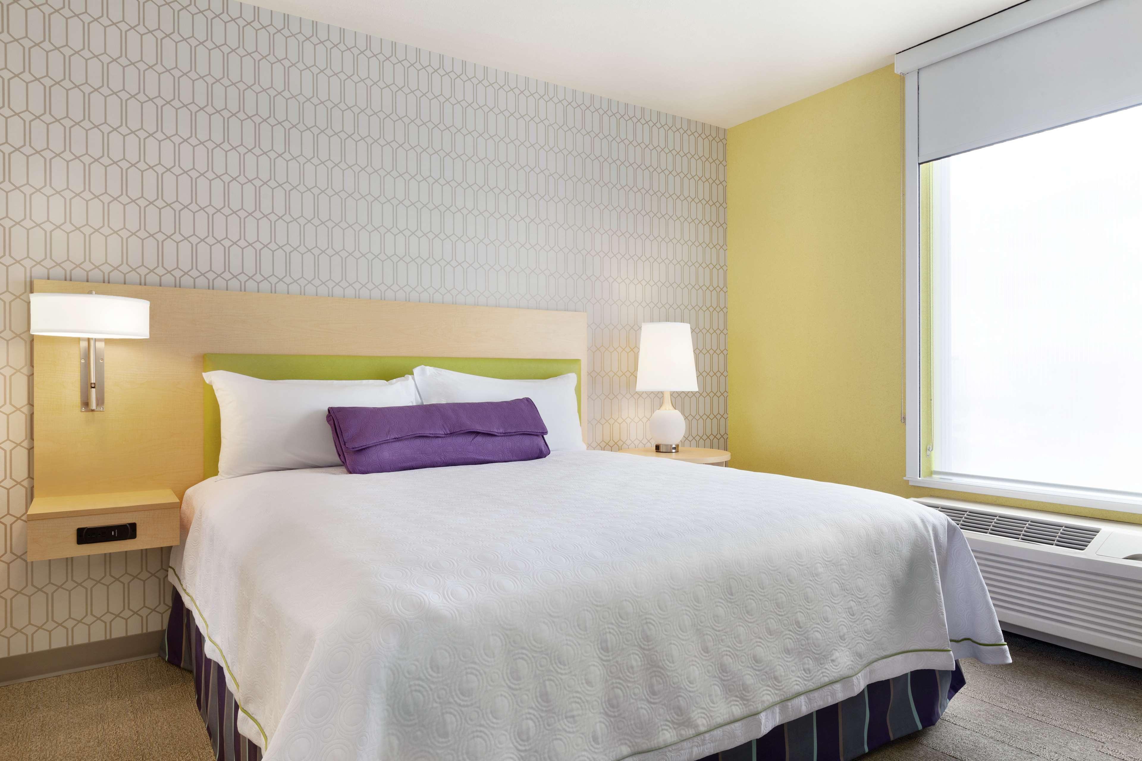 1 BEDROOM, SUITE, KING BED