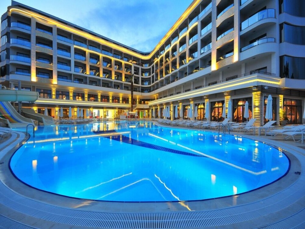 Golden Rock Beach Hotel 13/24