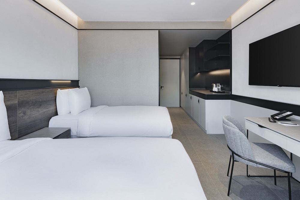 Superior, King Bed, Accessible