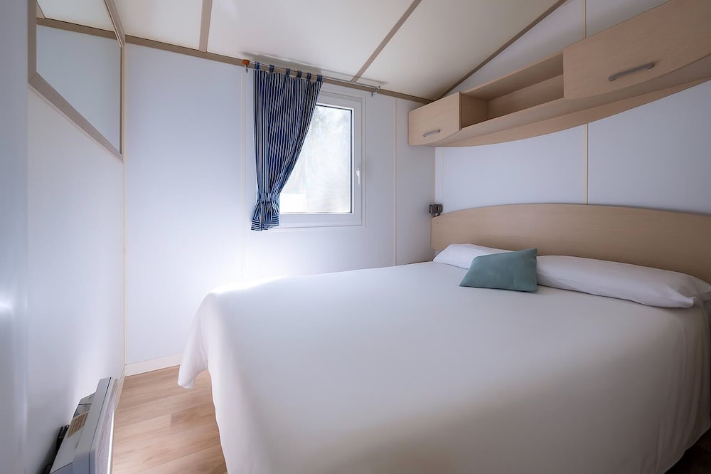 3 Bedrooms, Mobile, House, 1 Queen and 4 Single Beds