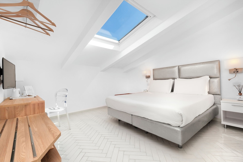 Room, Twin Beds, Attic، Palazzo Tasso 4/10
