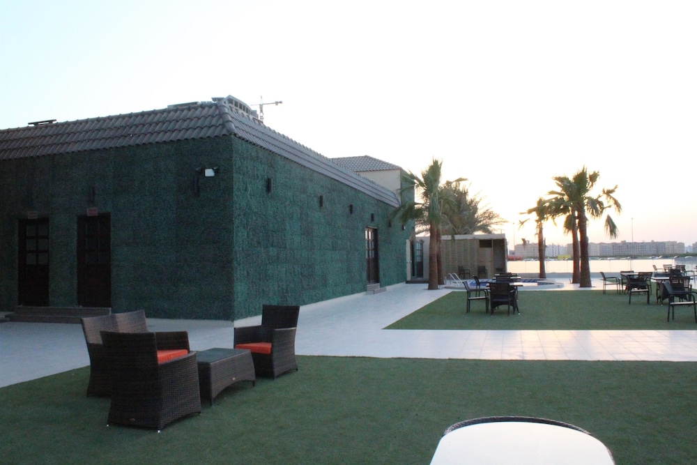 Golden Tulip Al Khobar Suite Hotel photo1