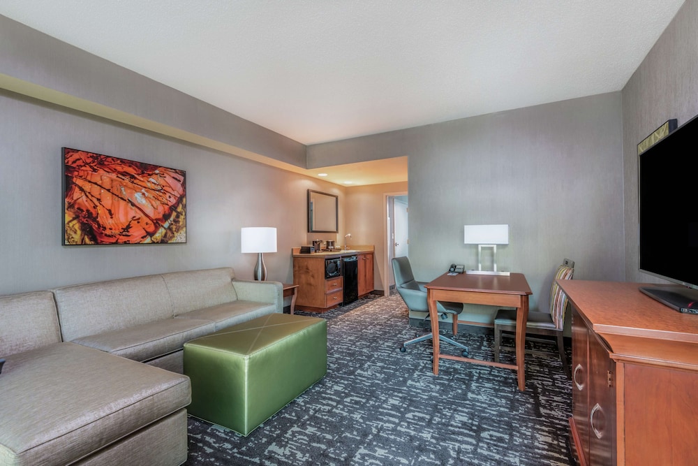 Embassy Suites by Hilton St. Louis St. Charles 35/54