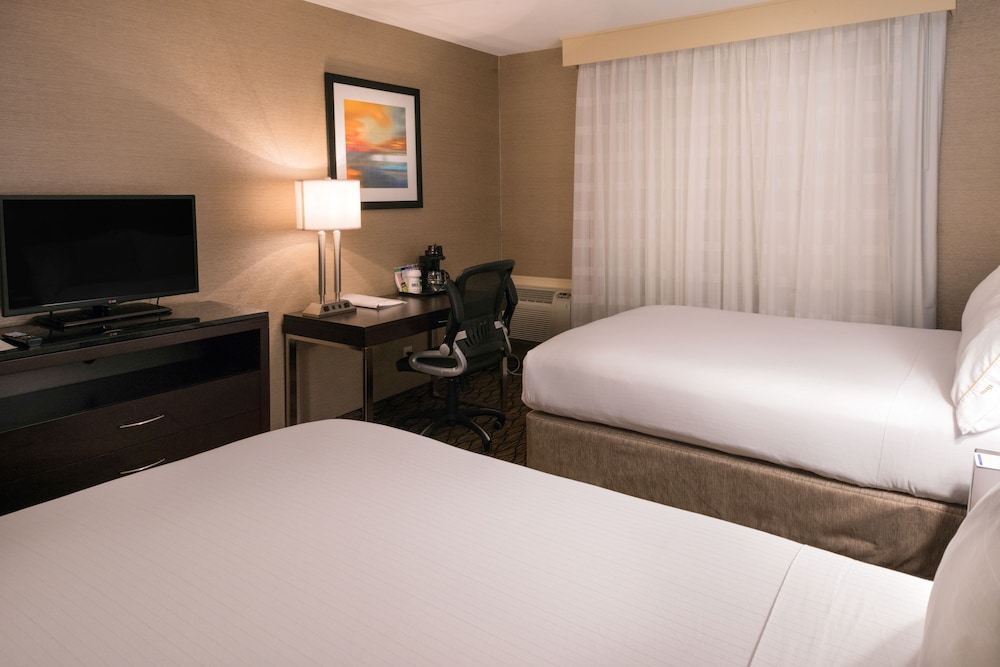 Holiday Inn Express Hotel Suites Pasadena Colorado Boulevard 26/59