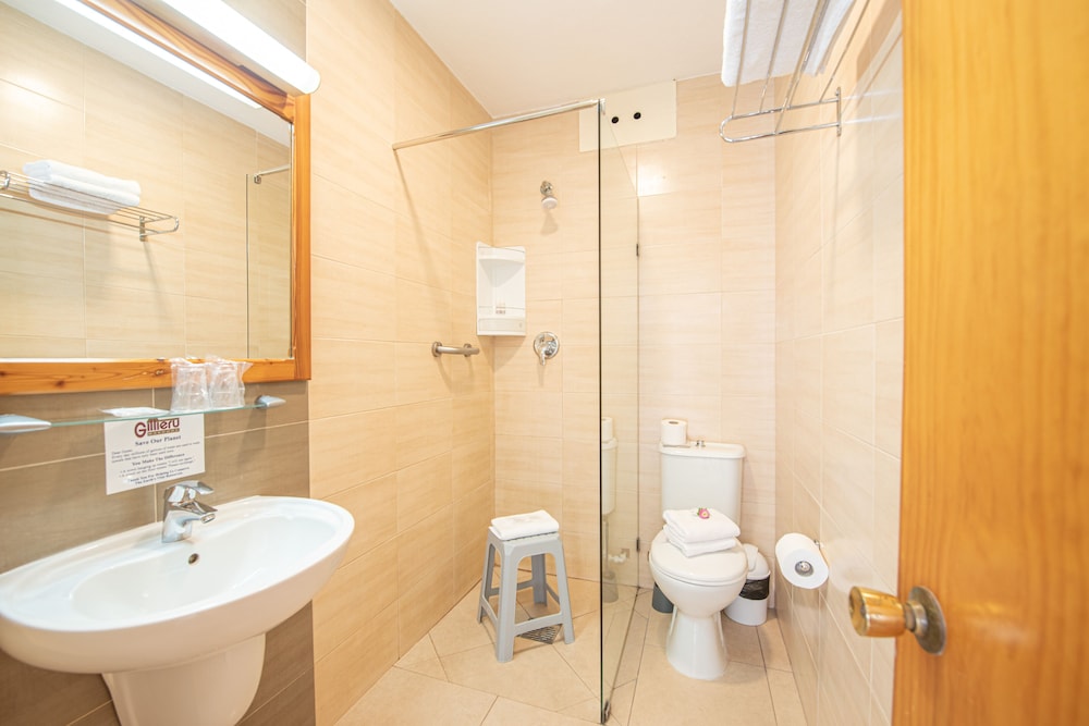 Superior, Twin Beds, Chapel View, City View, Hot Tub, Gillieru Harbour 3/5
