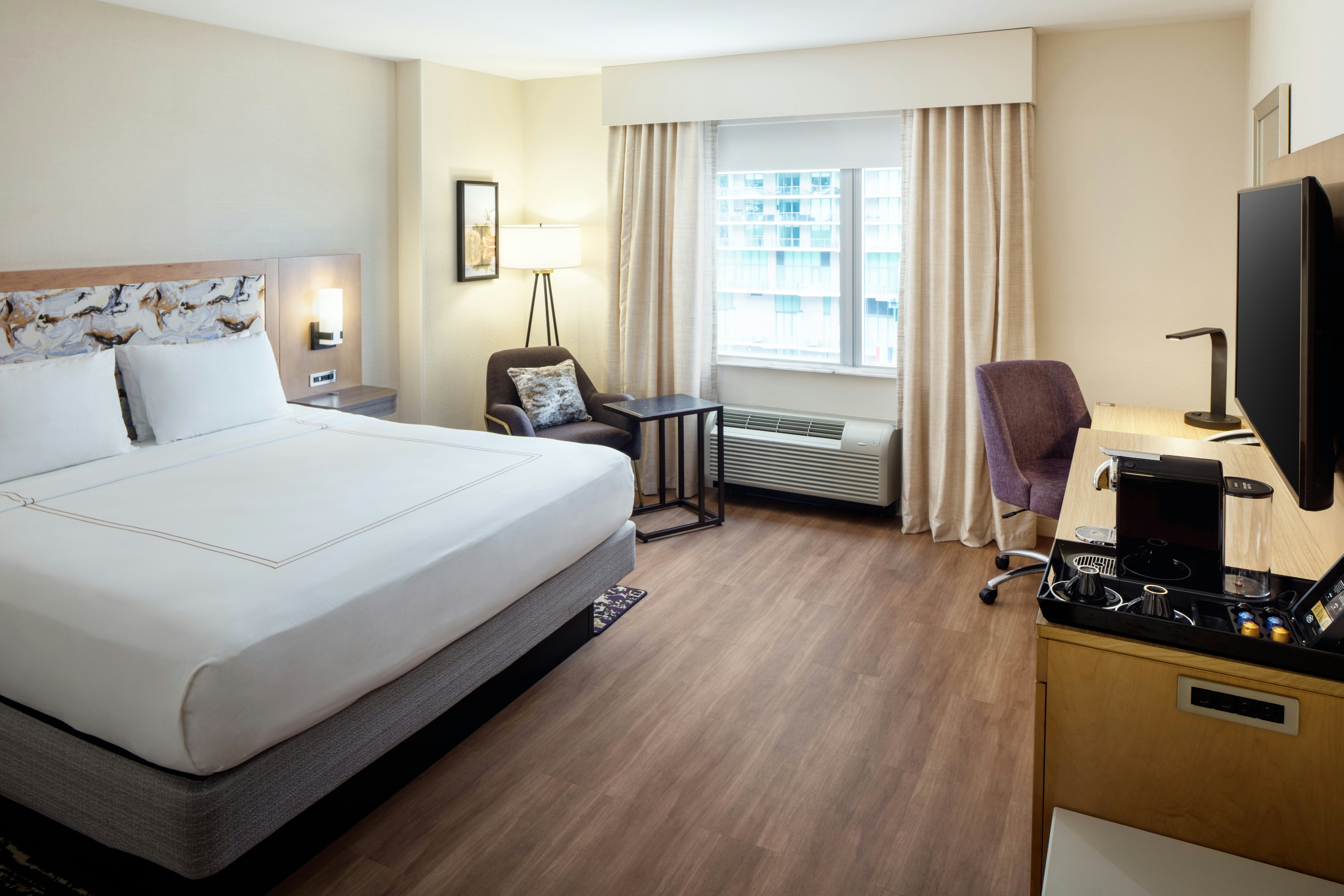 Room, King Bed, Elite Floor, Accessible
